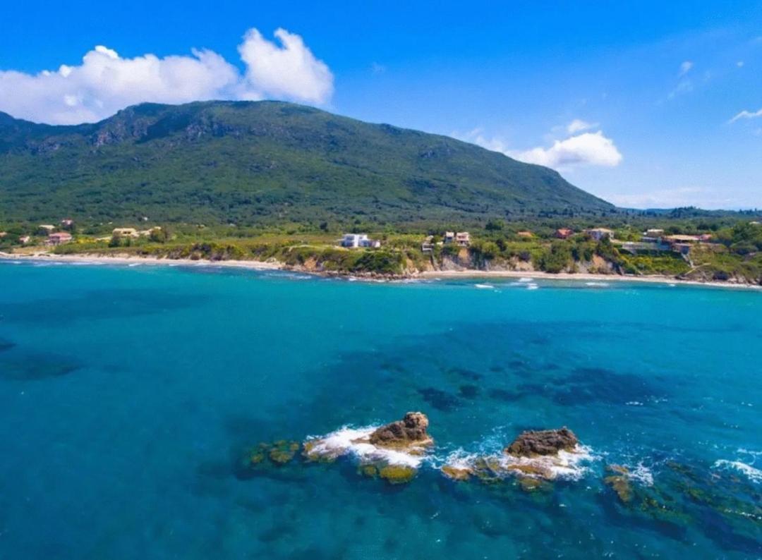 Tetraktys Estate Beachside Υδωρ Agios Matthaios  ภายนอก รูปภาพ