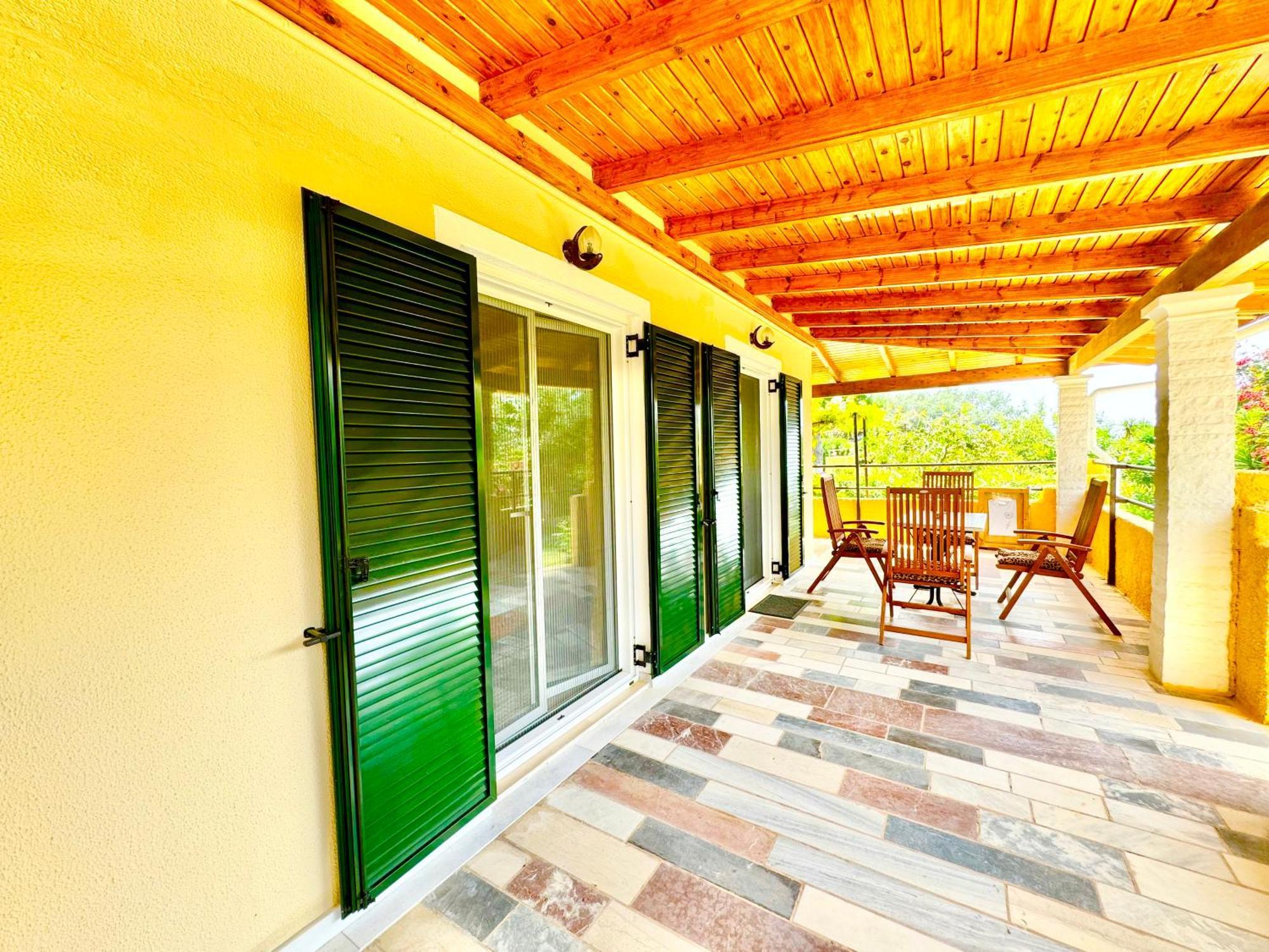 Tetraktys Estate Beachside Υδωρ Agios Matthaios  ภายนอก รูปภาพ