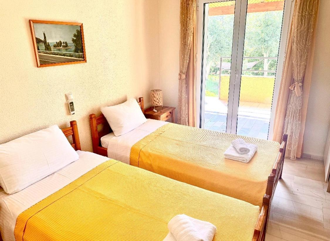 Tetraktys Estate Beachside Υδωρ Agios Matthaios  ภายนอก รูปภาพ