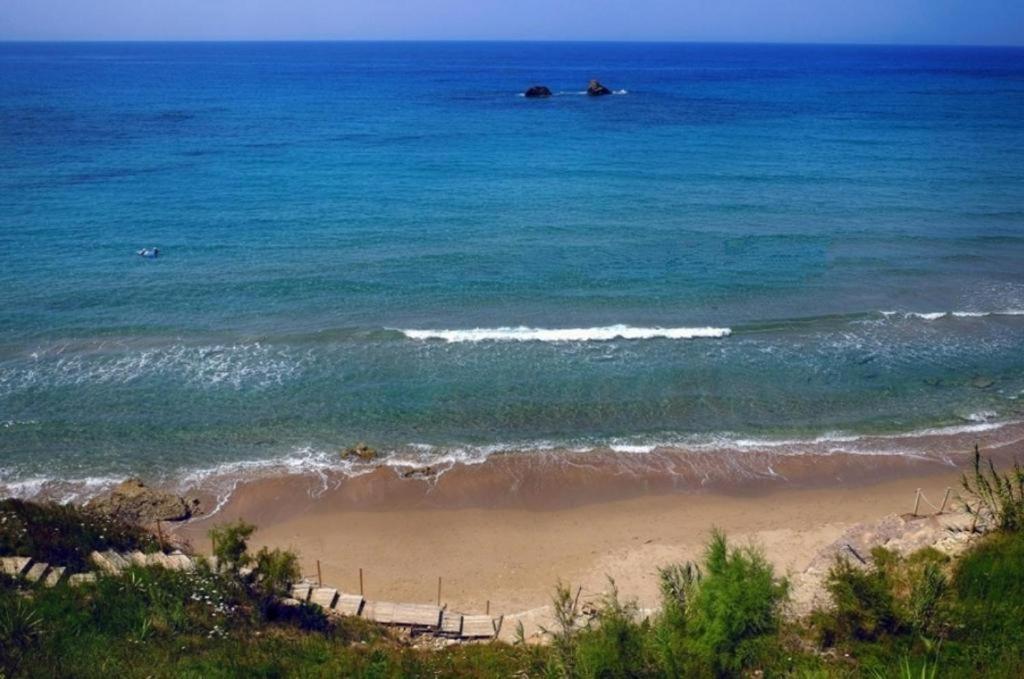 Tetraktys Estate Beachside Υδωρ Agios Matthaios  ภายนอก รูปภาพ