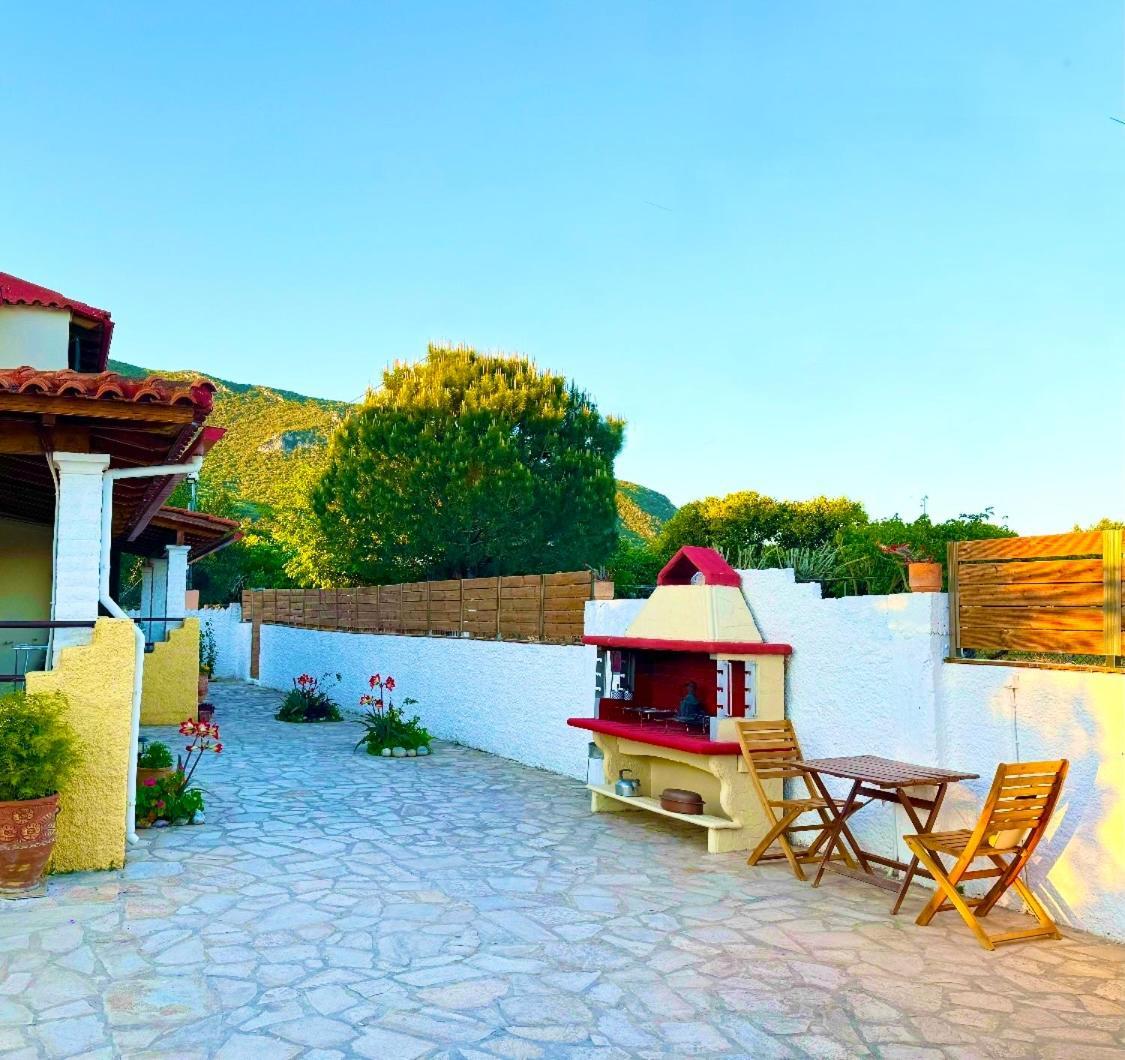 Tetraktys Estate Beachside Υδωρ Agios Matthaios  ภายนอก รูปภาพ
