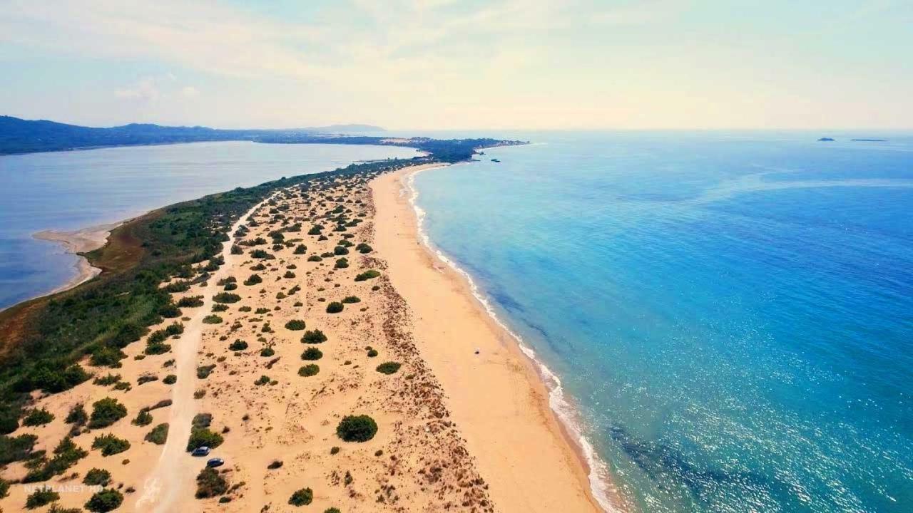 Tetraktys Estate Beachside Υδωρ Agios Matthaios  ภายนอก รูปภาพ